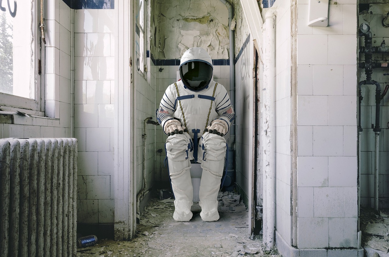 astronaut, wc, space travel-4004417.jpg